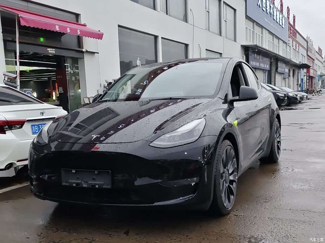 Tesla Model Y, 2022 1