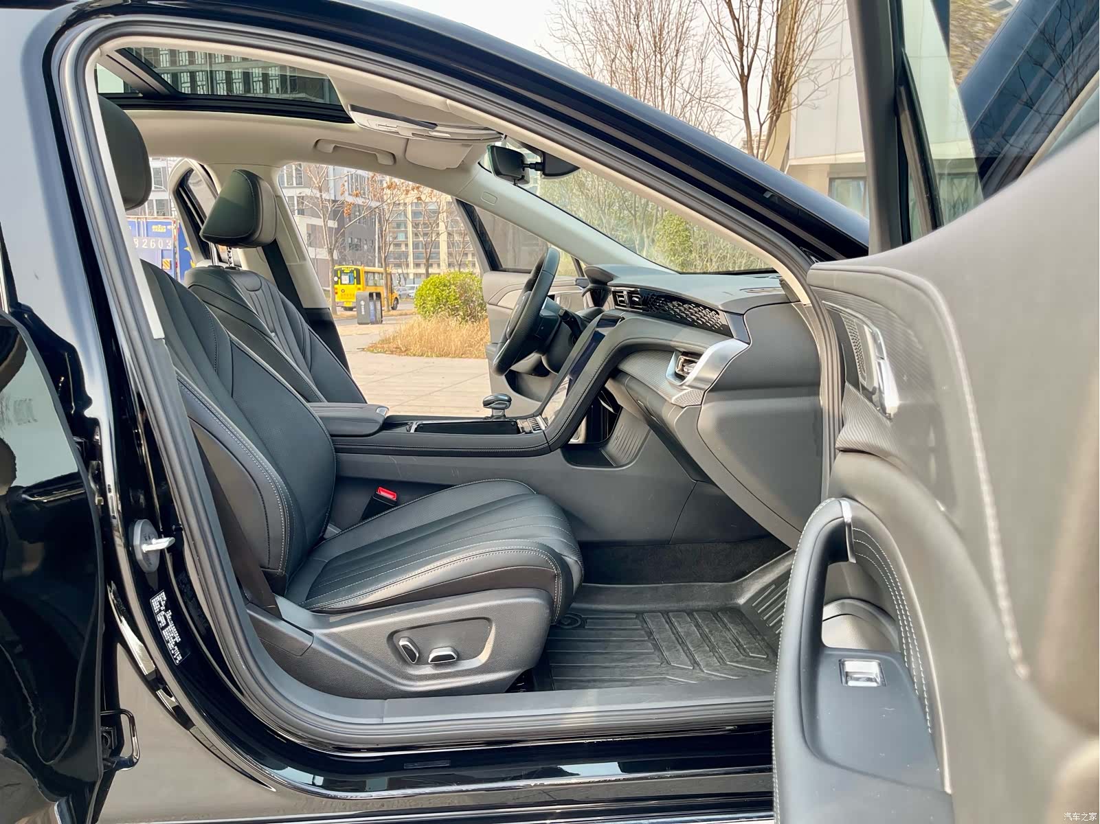 Hongqi H5, 2024 11