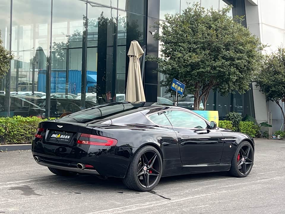 Aston Martin DB9