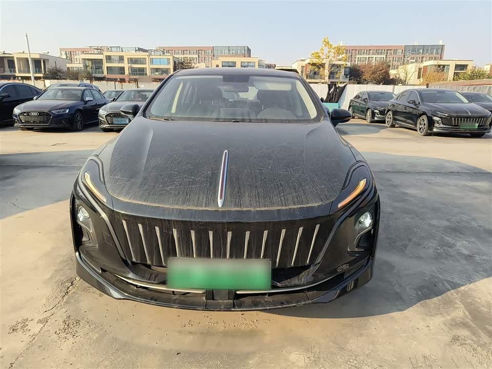 Hongqi E-QM5