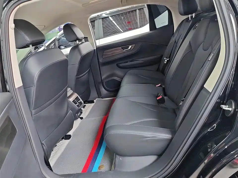 Hongqi E-QM5