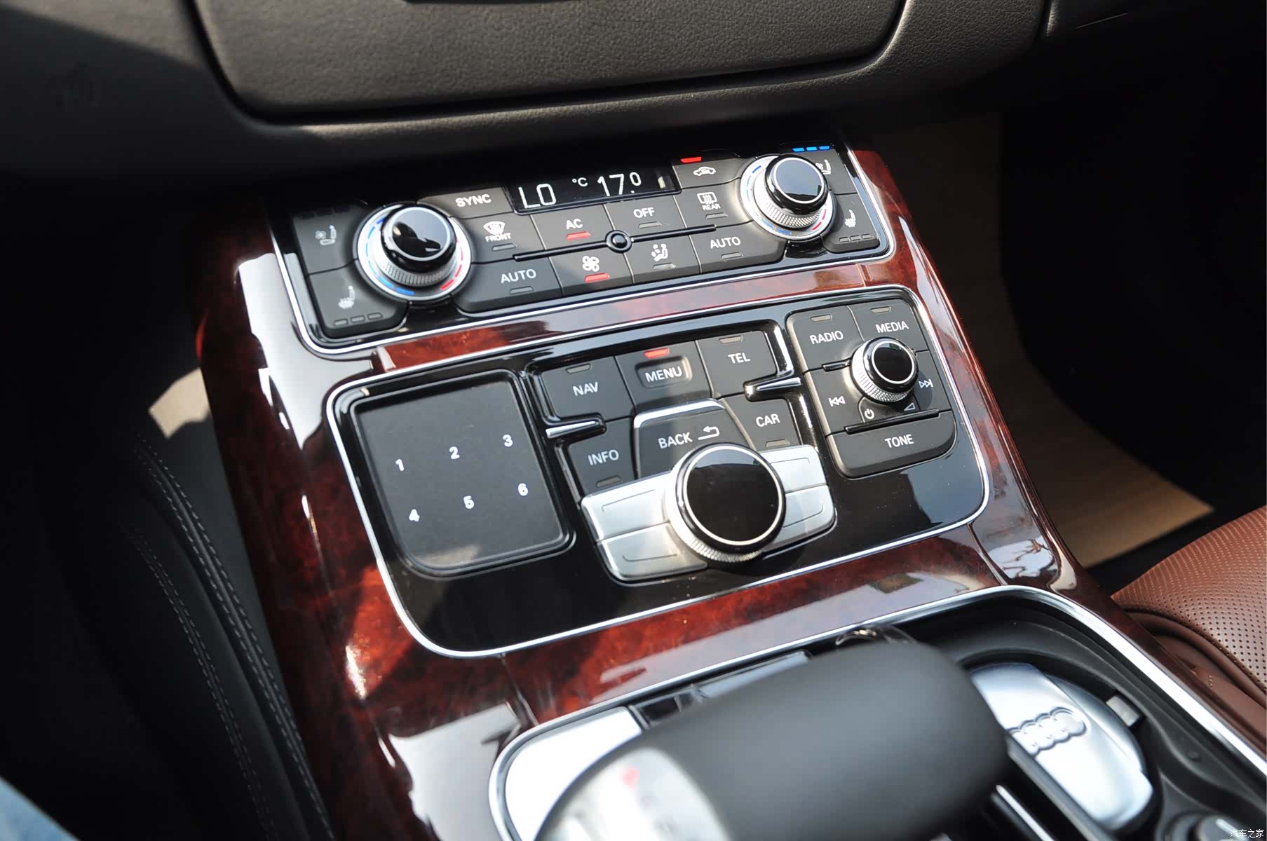 Audi A8L, 2011 11