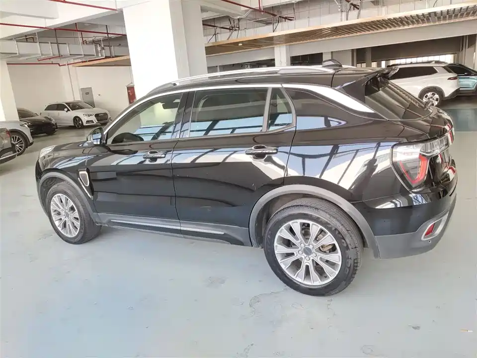 Lynk & Co 01