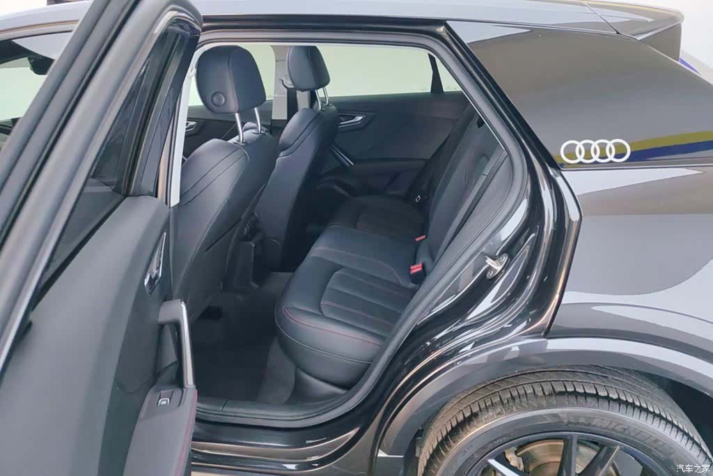 Audi Q2L, 2021 11
