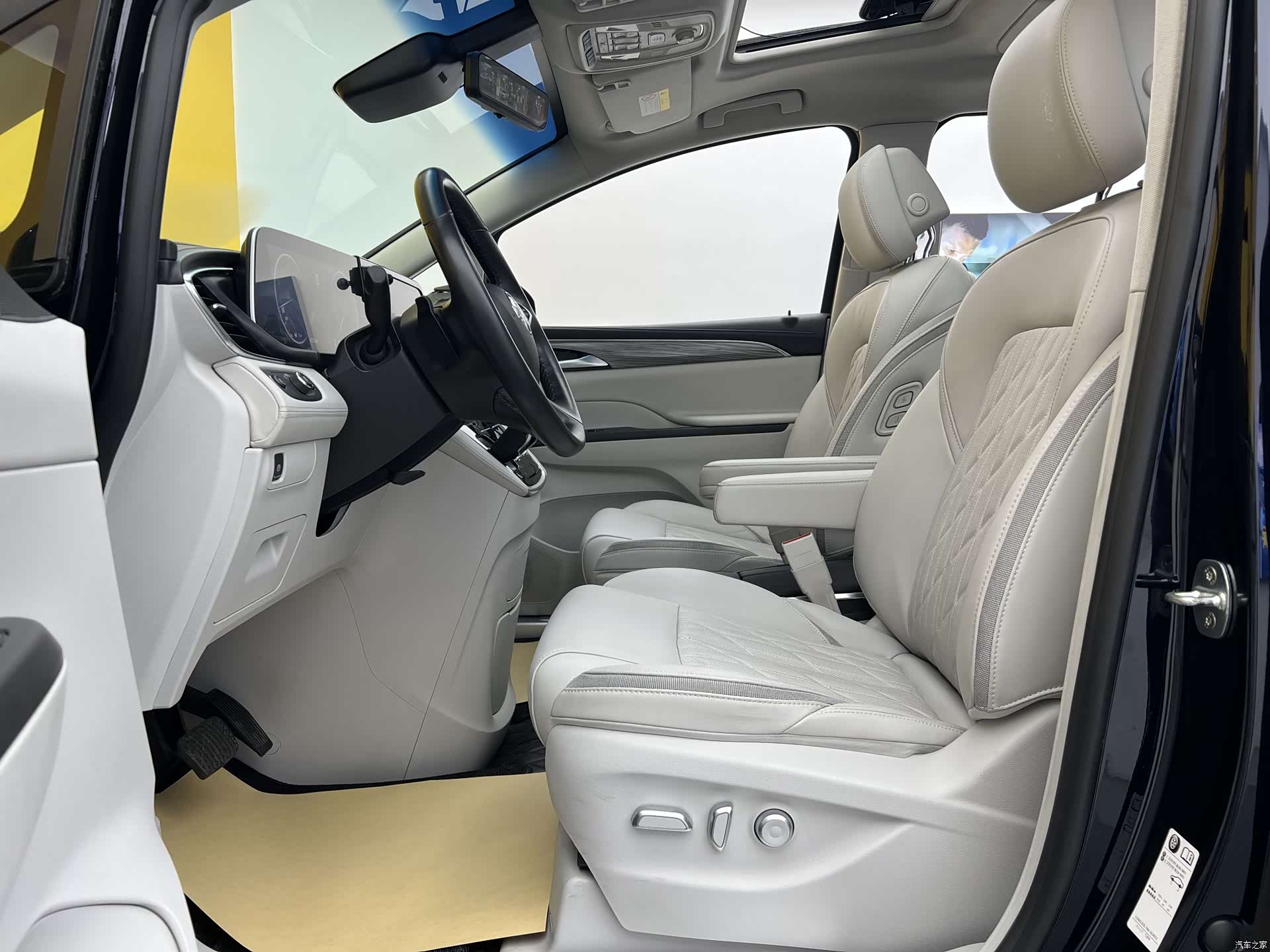 Buick GL8, 2023 3