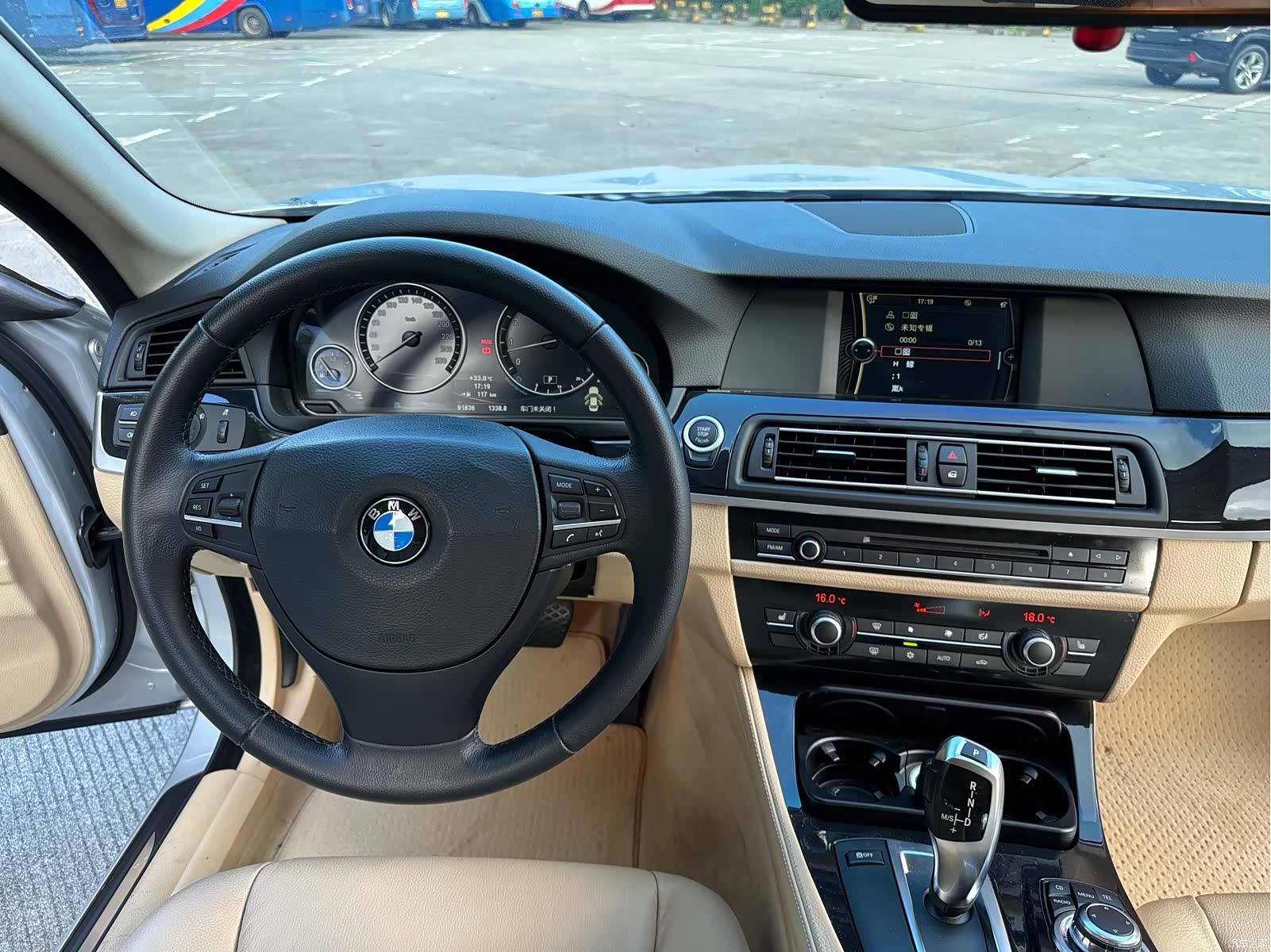 BMW 5 Series, 2011 16