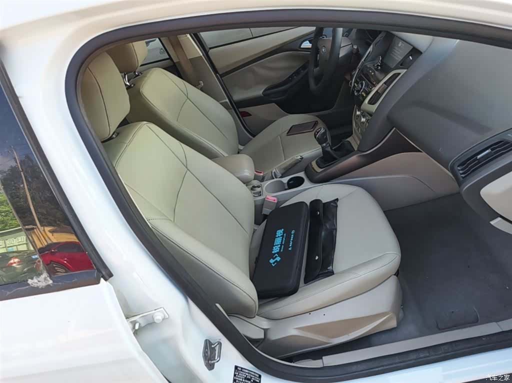 Ford Focus, 2015 25