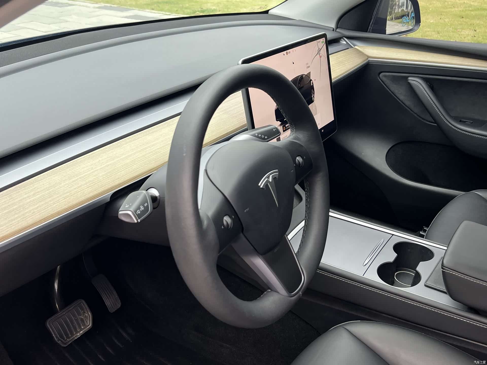 Tesla Model Y, 2023 6