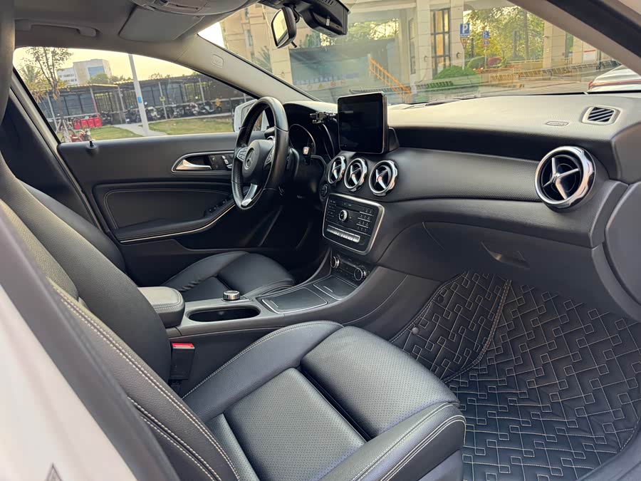 Mercedes-Benz GLA 2017, фото 13