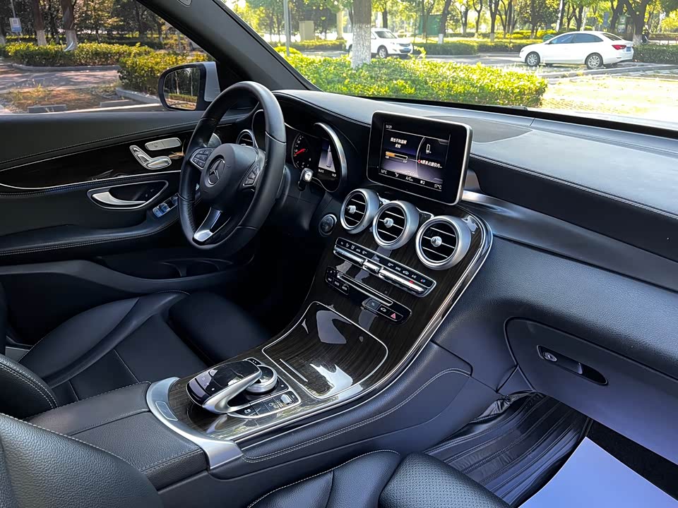 Mercedes-Benz GLC Mercedes-Benz GLC