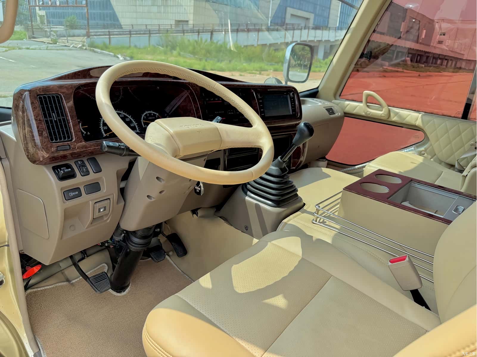Toyota Coaster, 2018 11