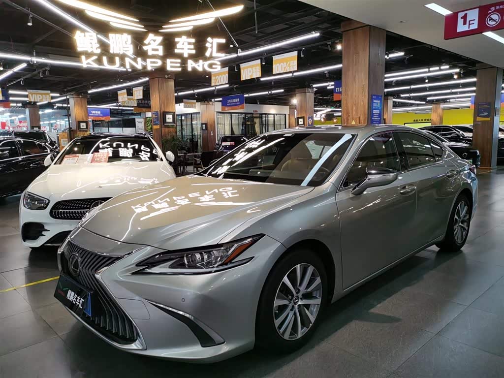 Lexus ES