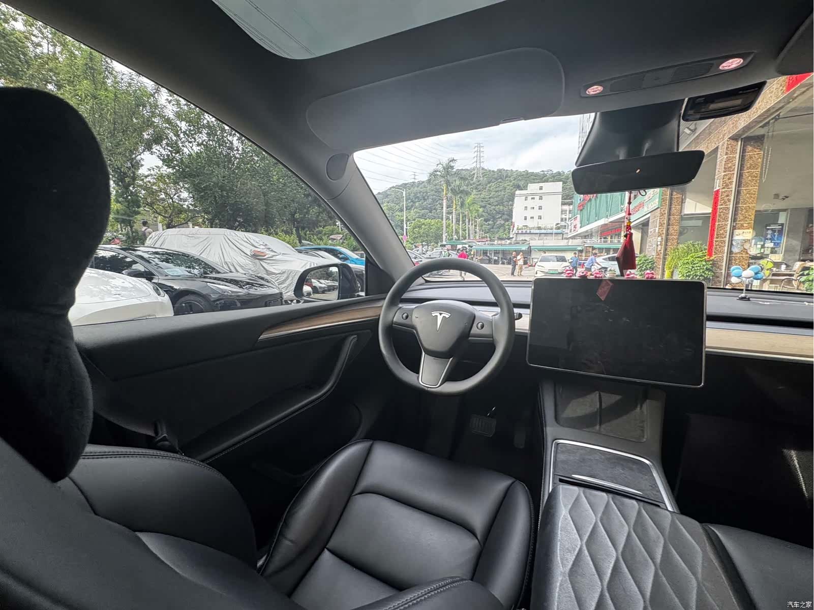Tesla Model Y, 2023 16