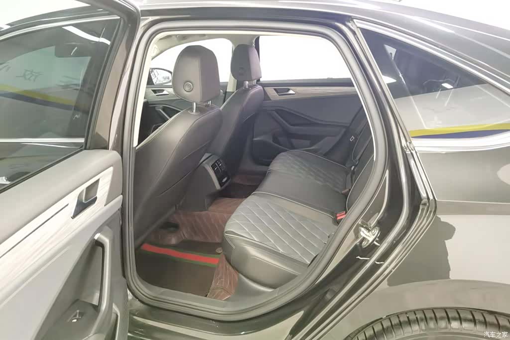 Volkswagen Sagitar, 2023 11