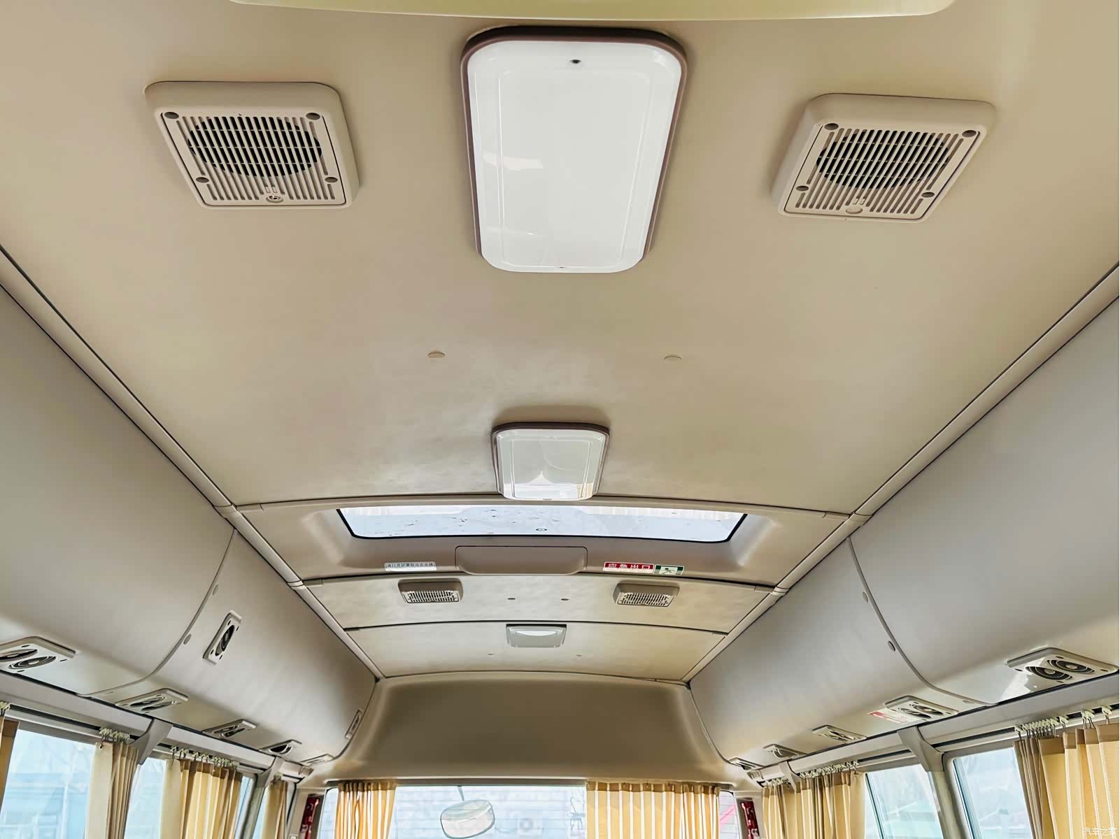 Toyota Coaster, 2016 12