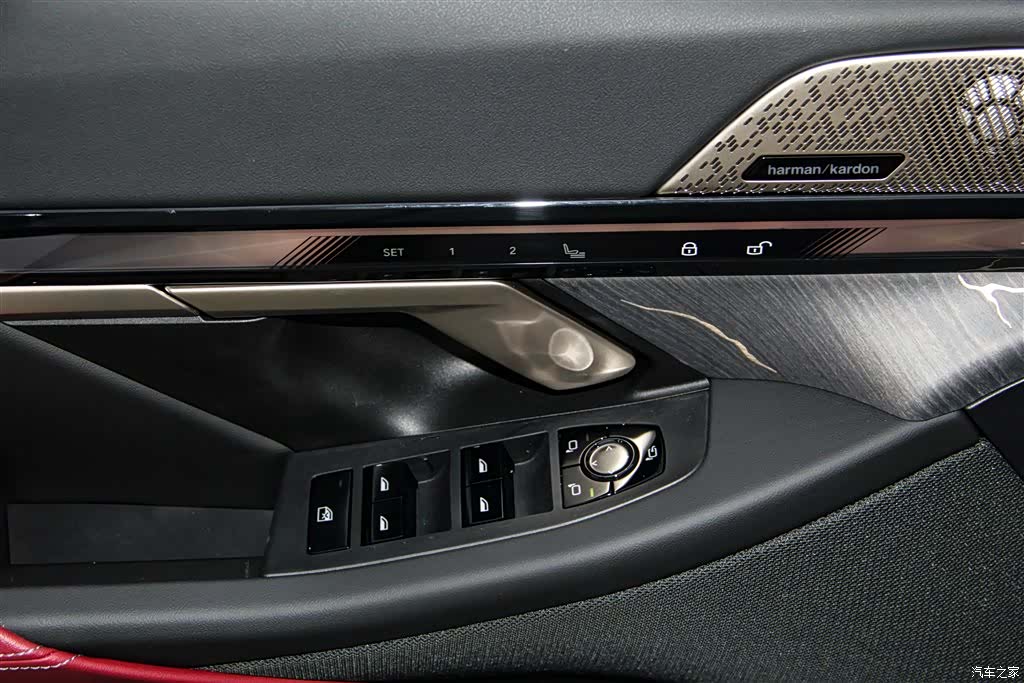 BMW 5 Series, 2025 24