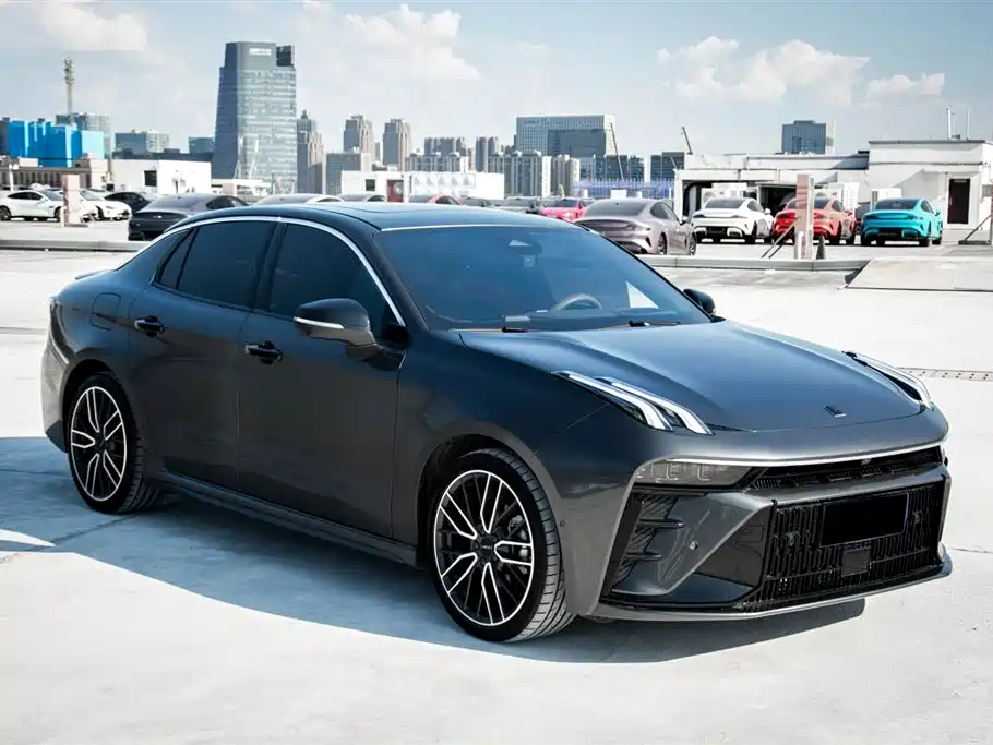 Lynk & Co 03