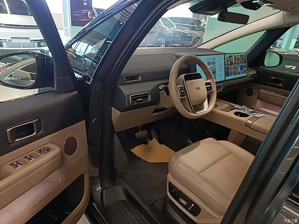 Li Auto MEGA, 2025 16