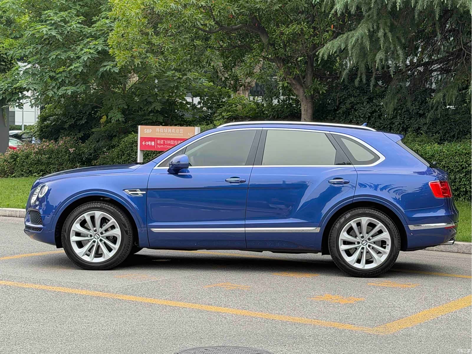 Bentley Bentayga, 2019 4