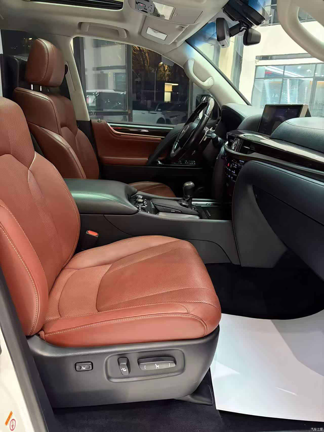Lexus LX, 2018 12