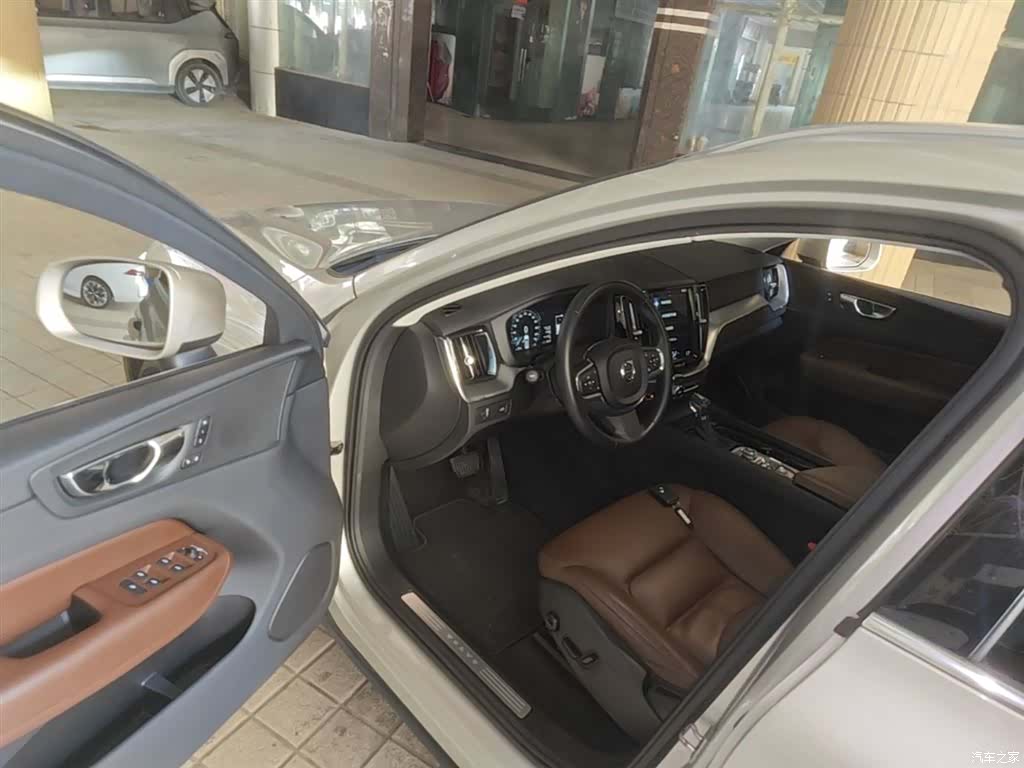 Volvo XC60, 2019 16