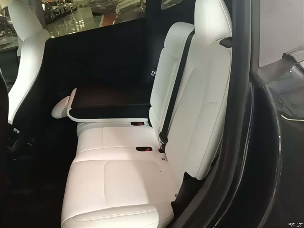 Tesla Model Y, 2024 17