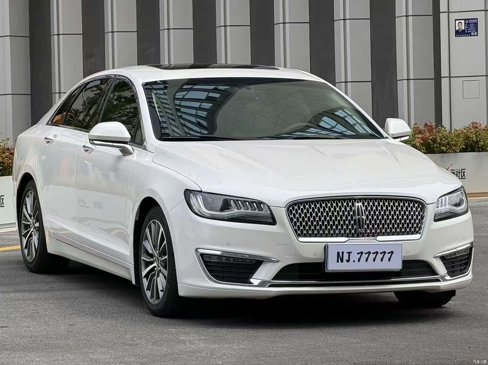 Lincoln MKZ, 2020 3