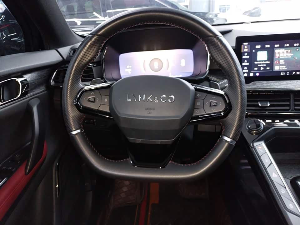 Lynk & Co 06
