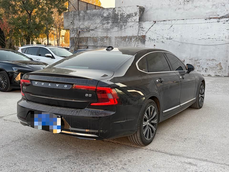 Volvo S90