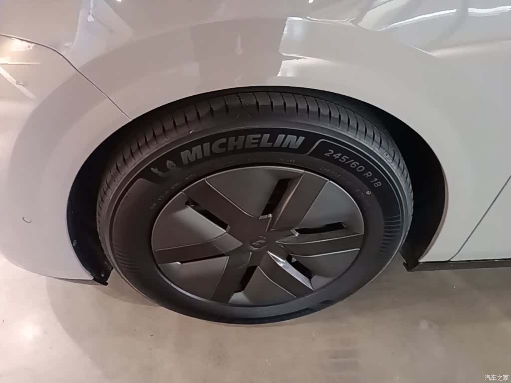 Li Auto MEGA, 2024 23