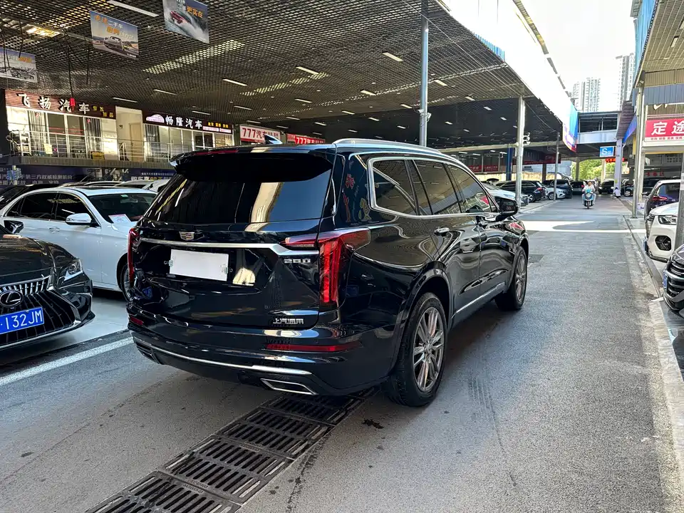 Cadillac XT6