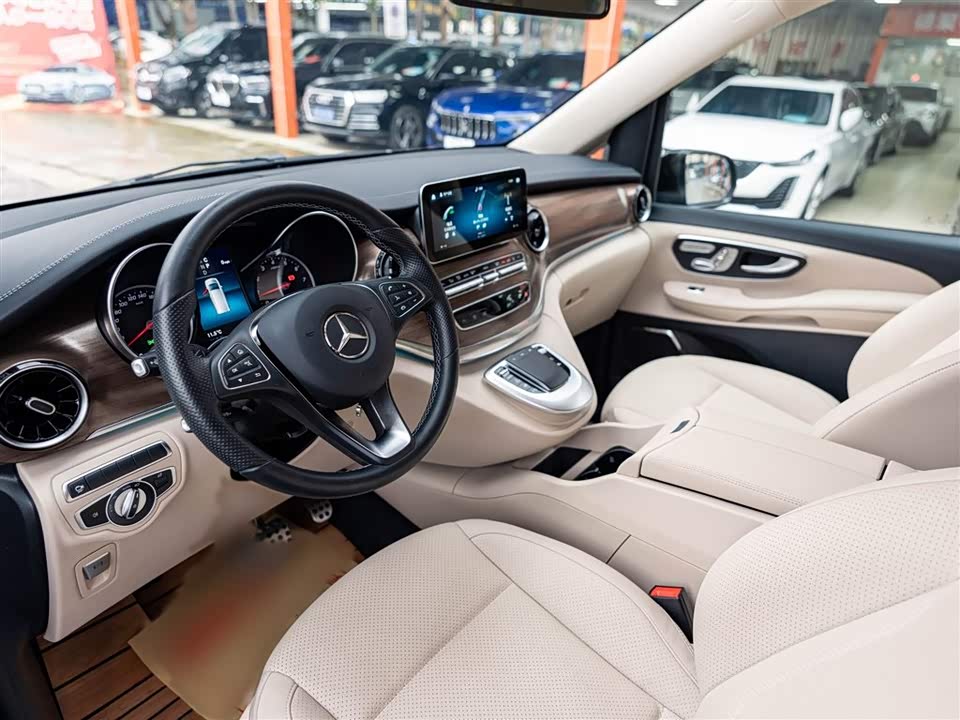 Mercedes-Benz V-class