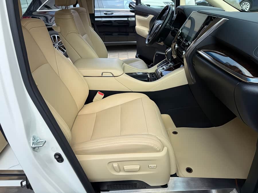 Toyota Alphard 2021, фото 16