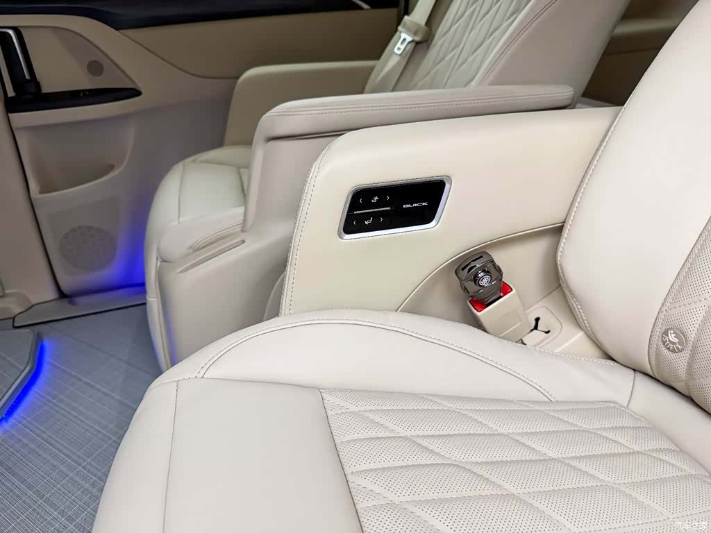 Buick GL8, 2023 7