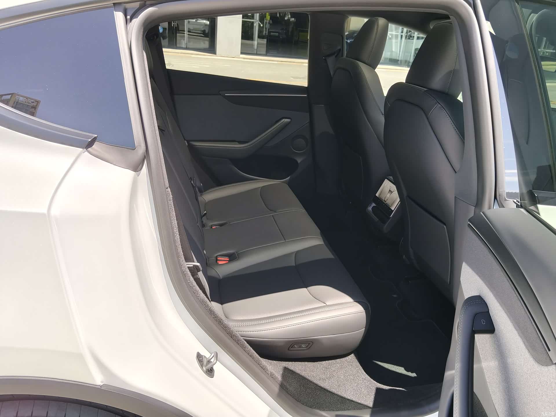 Tesla Model Y, 2026 16