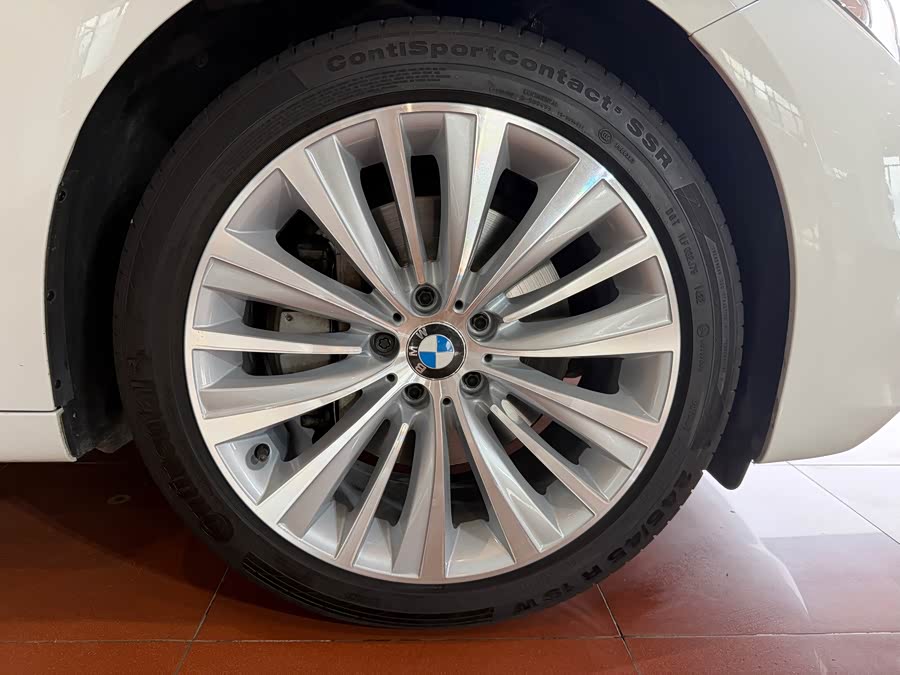 BMW 5 Series GT 2014, фото 16