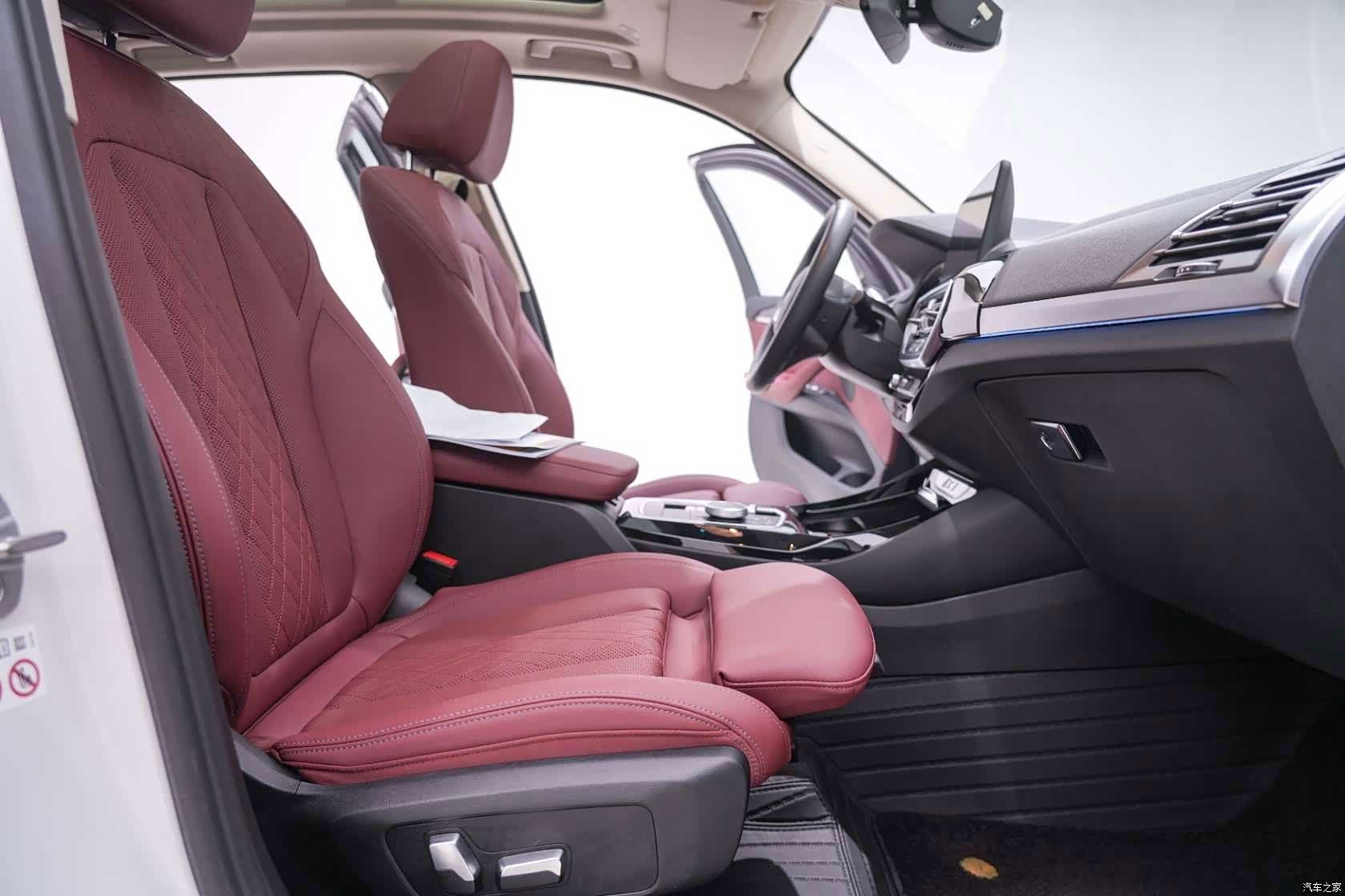 BMW iX3, 2023 27