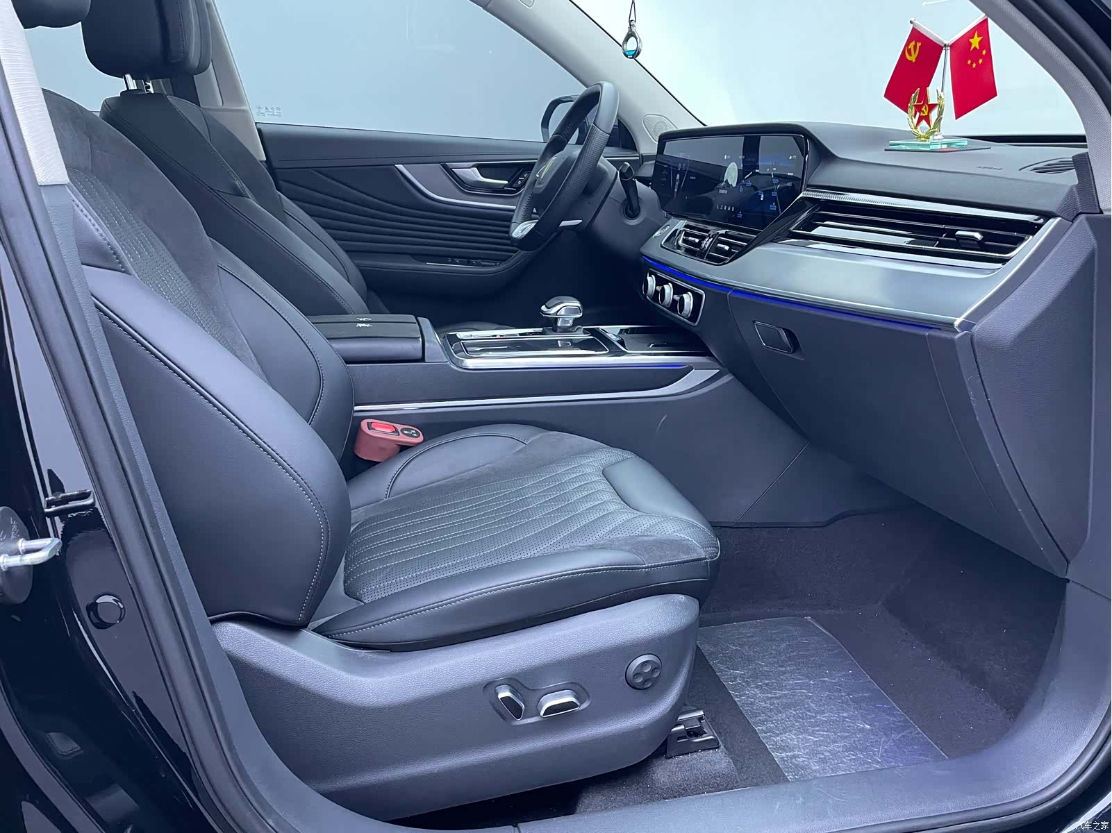 Hongqi HS5, 2023 10