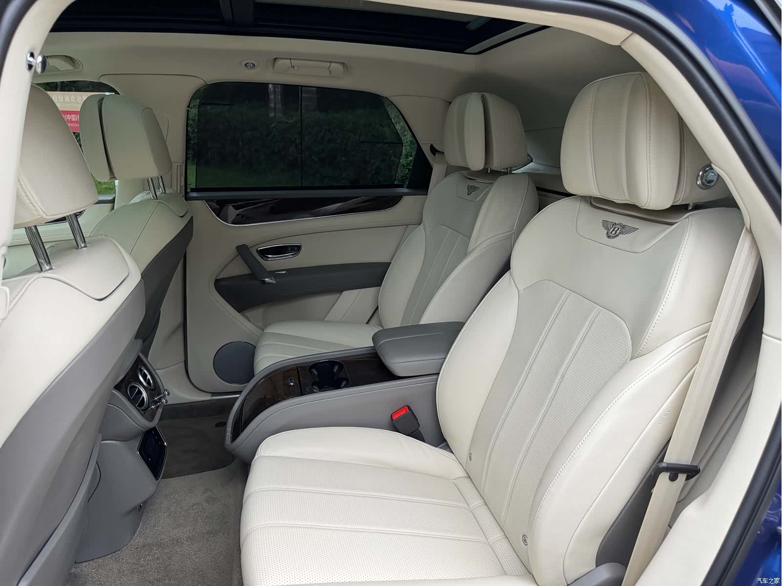 Bentley Bentayga, 2019 18