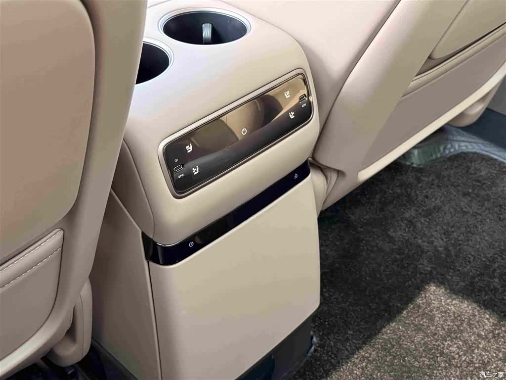 Li Auto i8, 2026 13