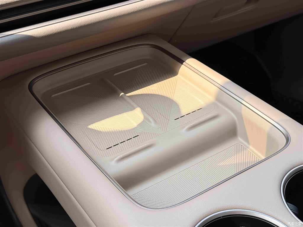 Li Auto i8, 2026 27
