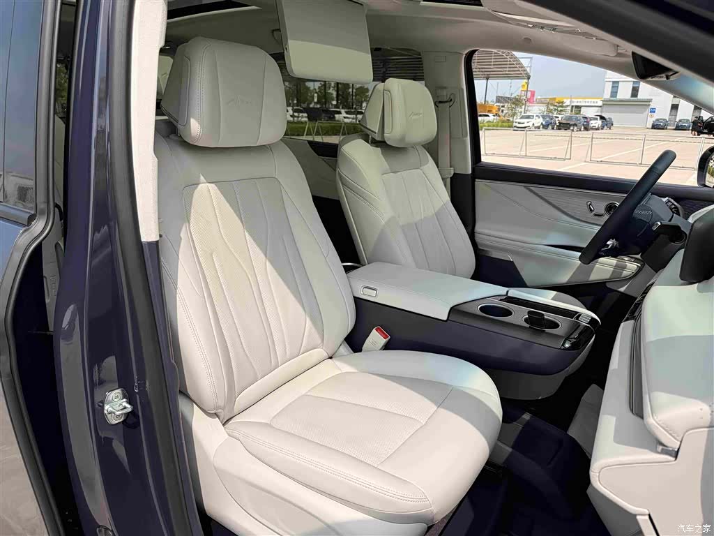 Buick GL8, 2025 10