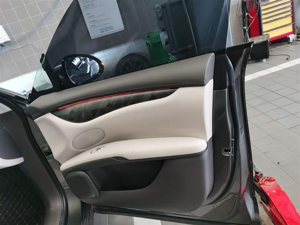 IM Motors Zhiji LS6 IM Motors Zhiji LS6