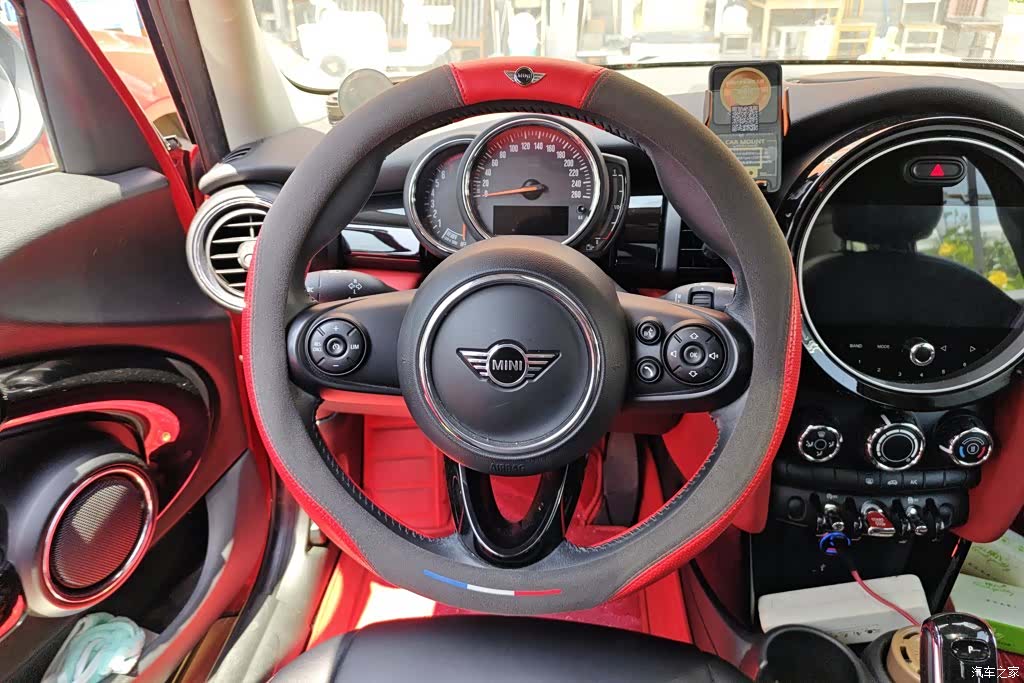 Mini ONE, 2019 15