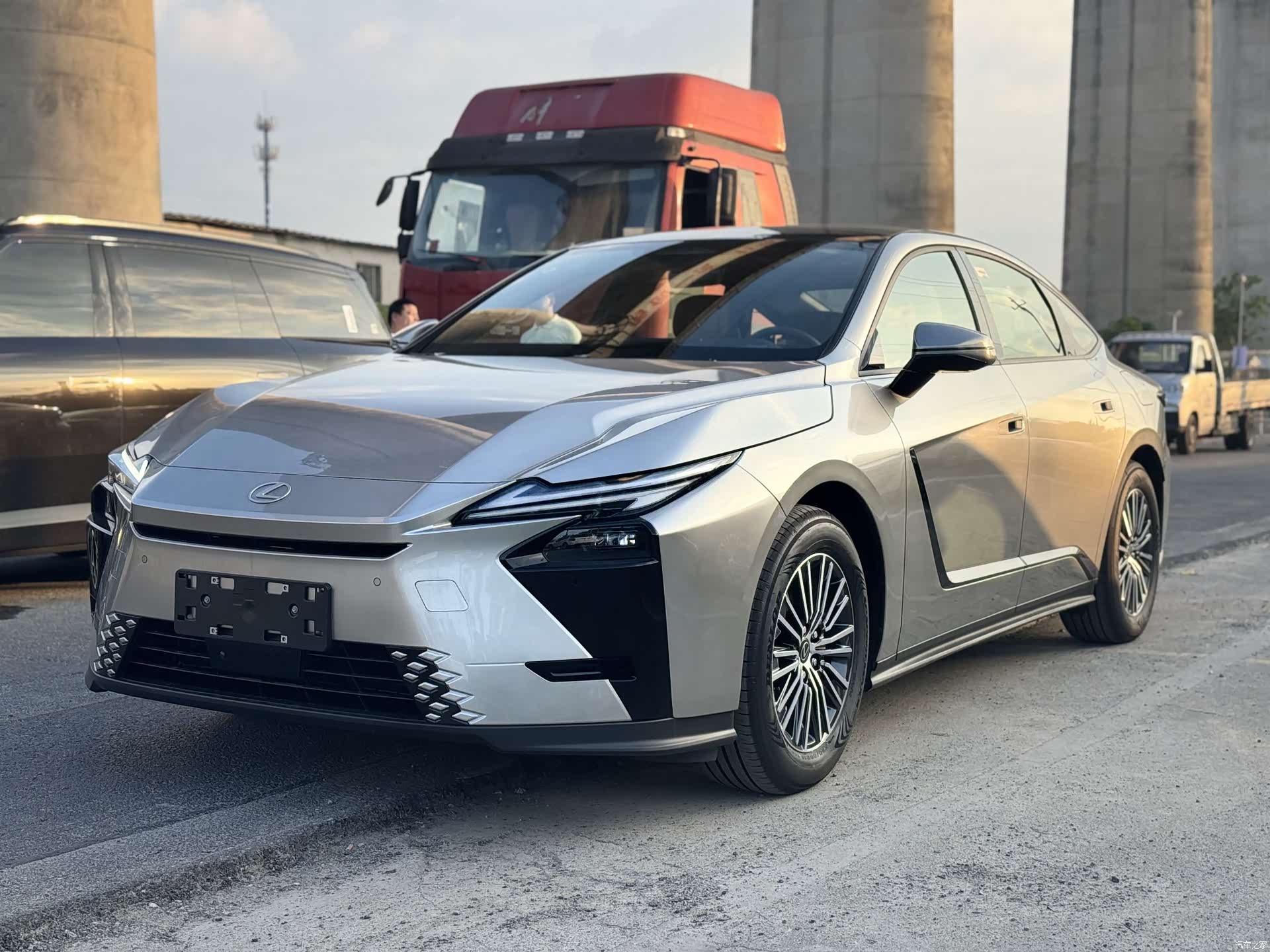 Lexus ES, 2026 1