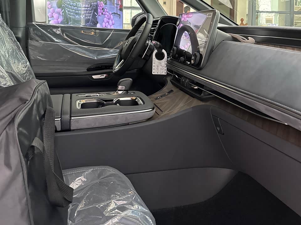 Lexus LM Lexus LM