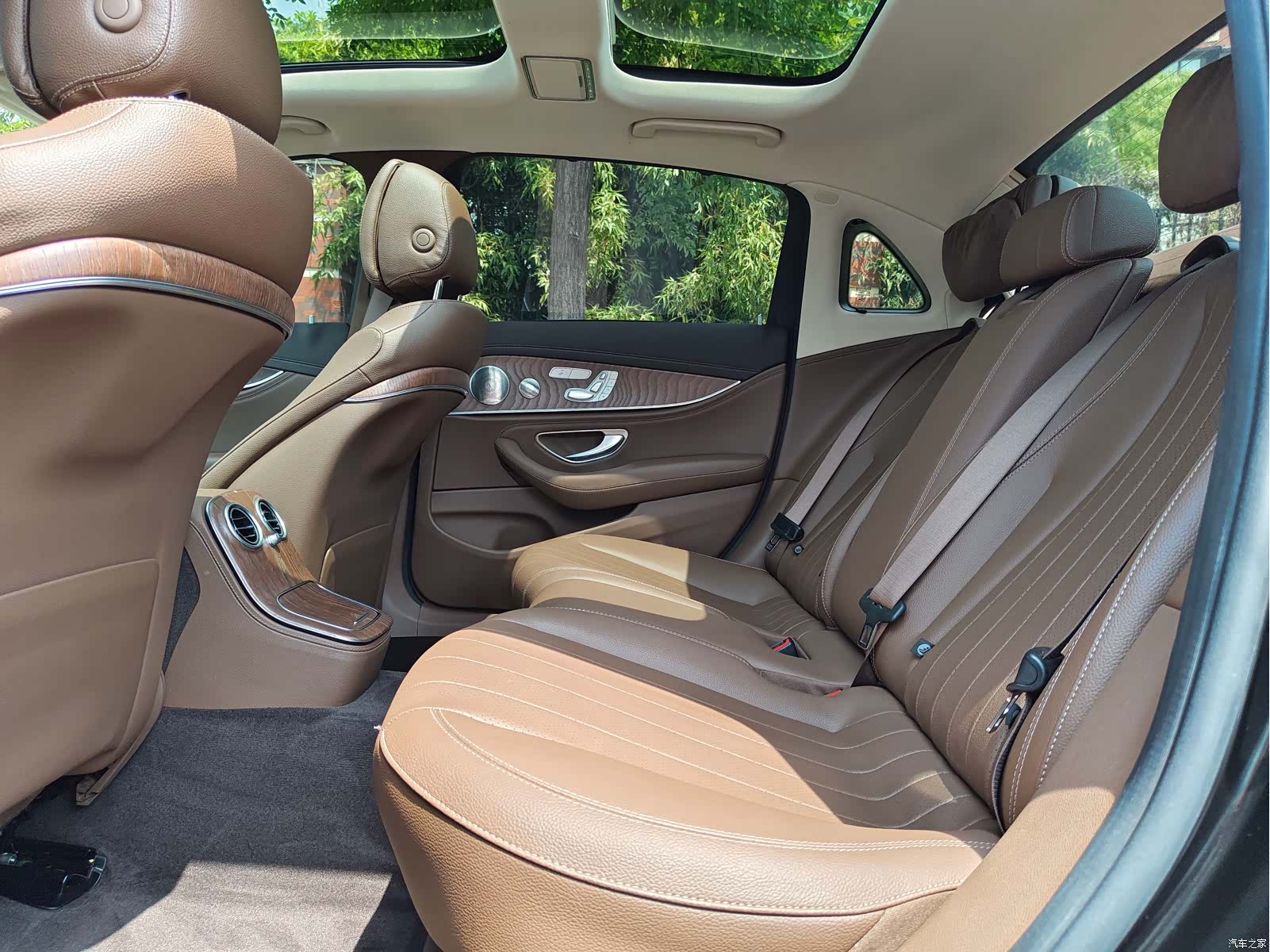 Mercedes-Benz E-Class, 2022 24