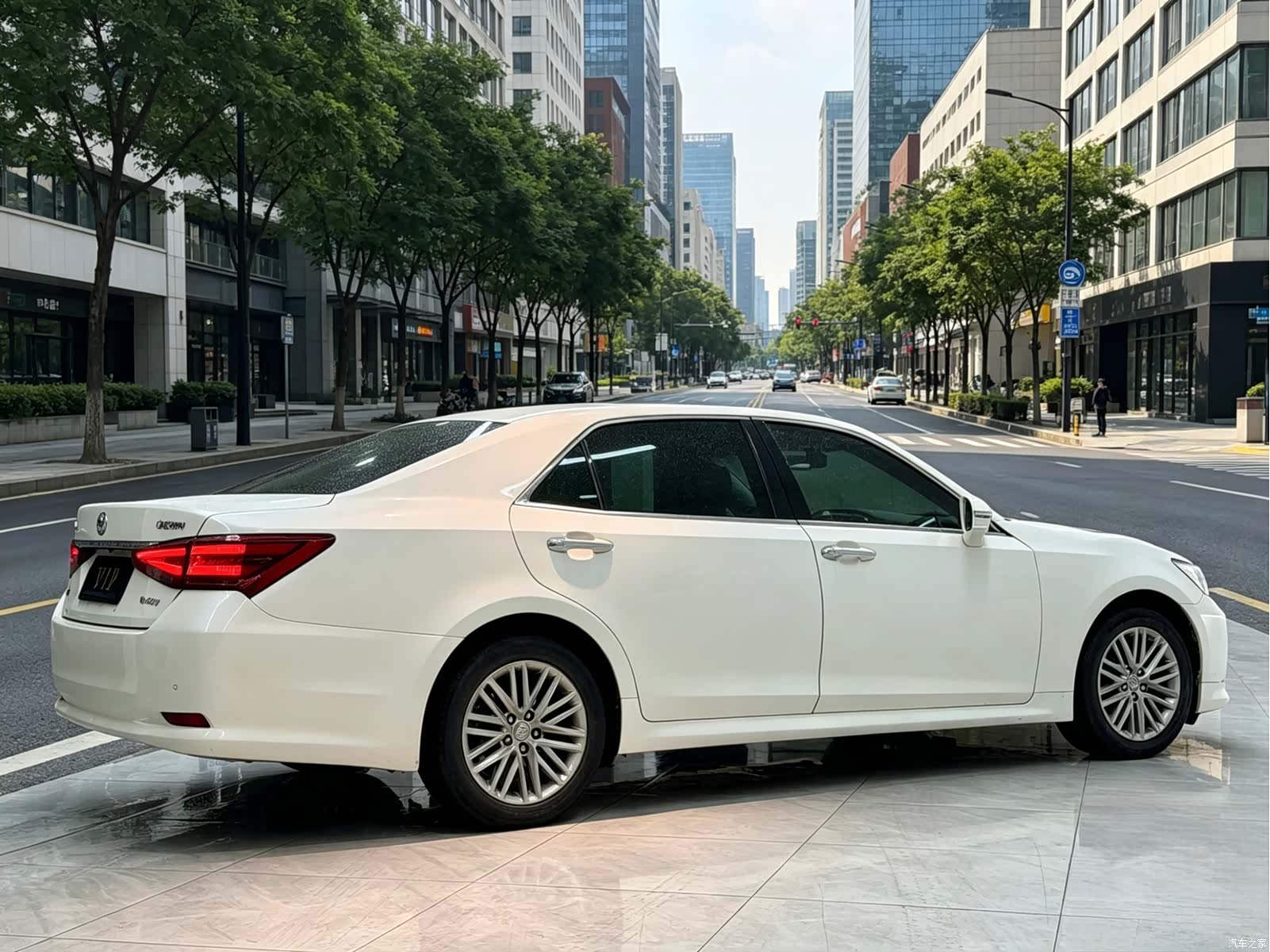 Toyota Crown, 2018 4