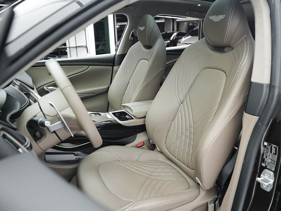 Aston Martin DBX Aston Martin DBX