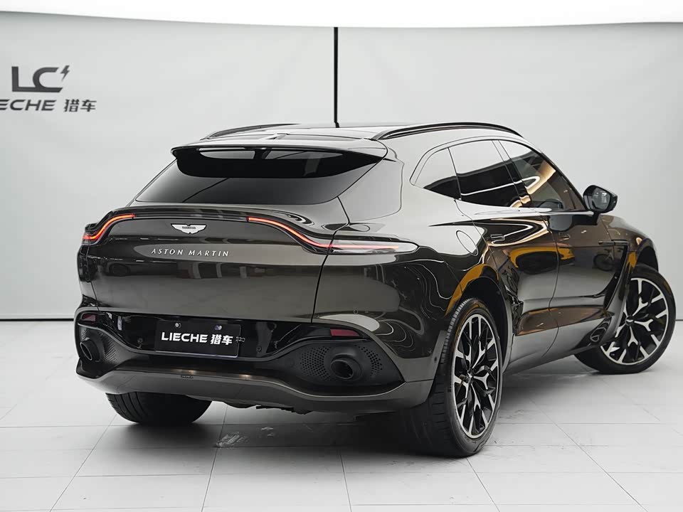Aston Martin DBX Aston Martin DBX